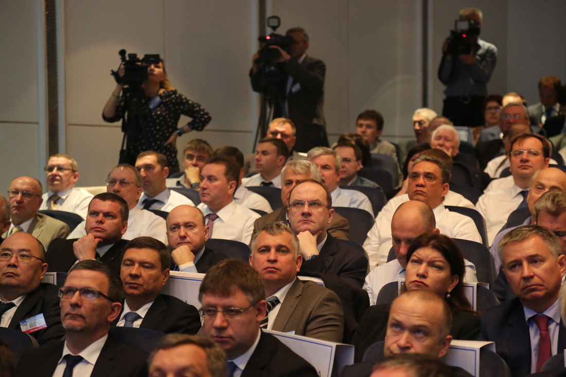 Генеральный директор ООО "Газпром трансгаз Москва" Александр Бабаков (в центре)