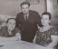 Дмитрий Иванович с сестрами