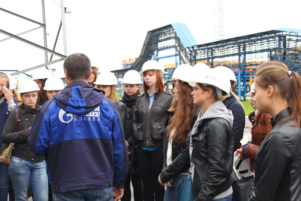 Студенты на компрессорной станции "Волоколамская"
