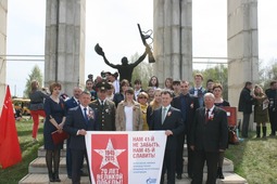 Торжественный митинг, посвященном 70-летию Победы в Великой Отечественной войне в деревне Барсуки Мосальского района Калужской области.