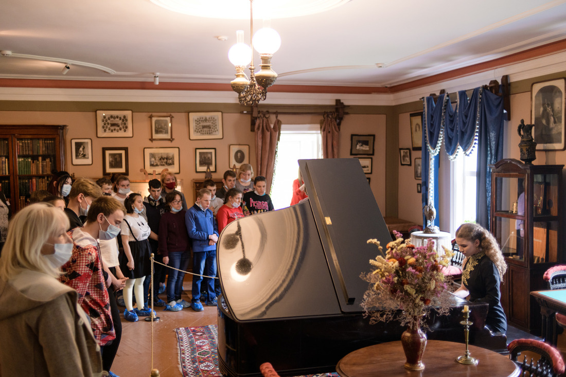 Экскурсия для детей по мемориальному Дому-музею П.И. Чайковского