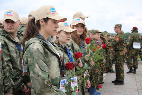 Участники военно-патриотической акции "Вахта памяти-2021"
