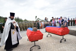 Церемония перезахоронении воинских останков на братской могиле на въезде в село Ездочное Острогожского района