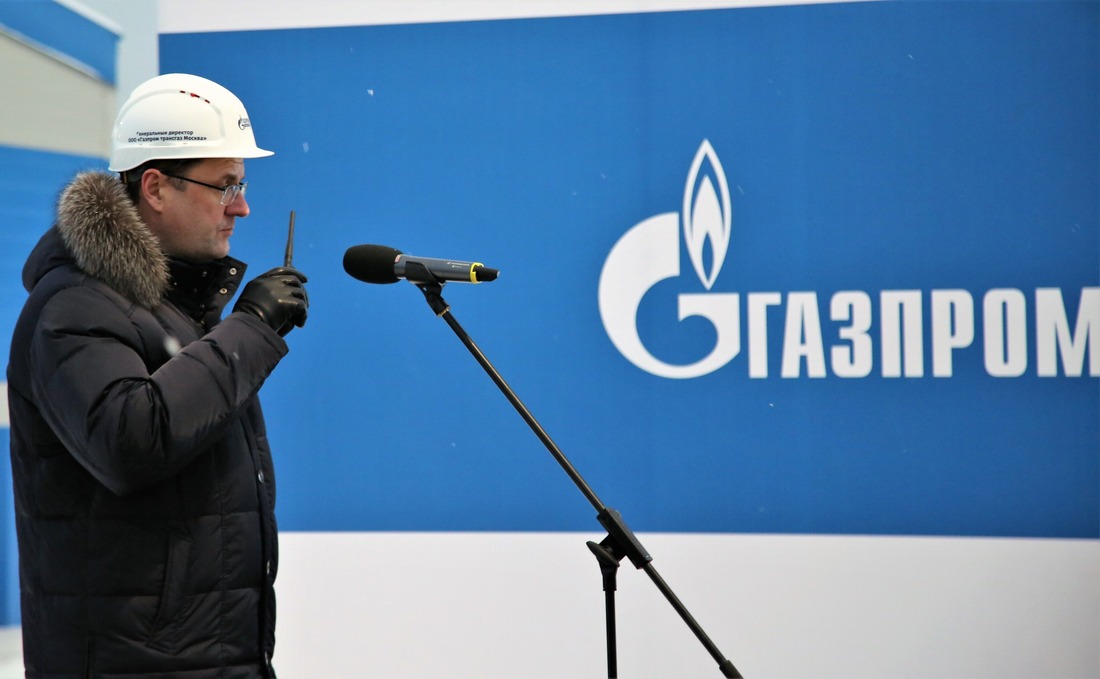 Генеральный директор ООО "Газпром траснгаз Москва" А.В. Бабаков дает команду на запуск станции в эксплуатацию