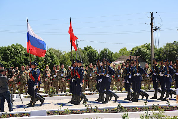 Церемония перезахоронения в рамках международной военно-патриотической акции «Вахта памяти — 2018»