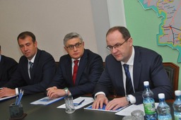 Генеральный директор ООО «Газпром трансгаз Москва» Александр Бабаков (справа)